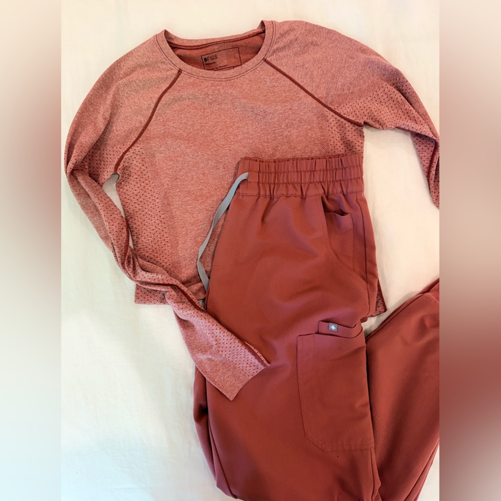 FIGS MAUVE set medium tall
